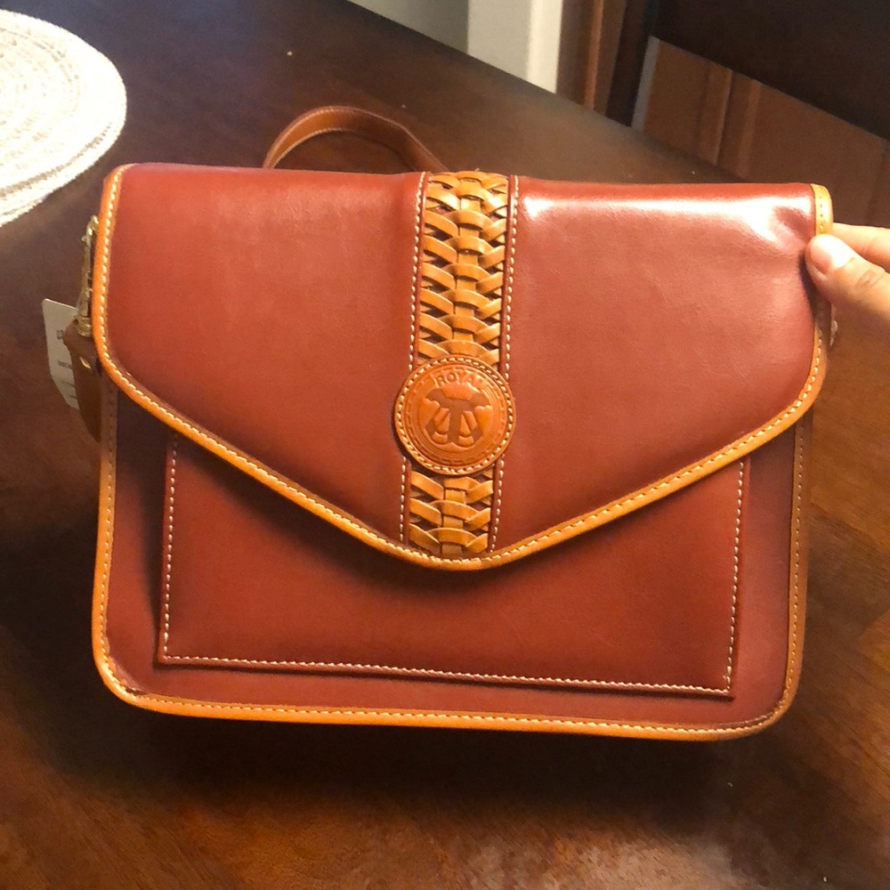 NWT Tan Western Purse/ The perfect travel bag!